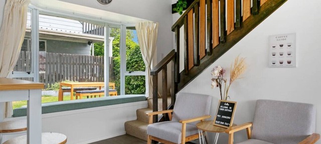 Tobin Cottage - thoughtfully furnished, two storey property, pet Friendly, in central location