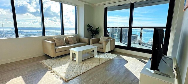 Top Floor Sky Tower & Harbour View 2BR Apartment V241