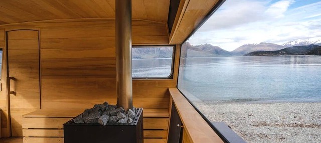 Tranquil Vacation Rental by Lake Wakatipu with Majestic Mountain Views in Queenstown, New Zealand