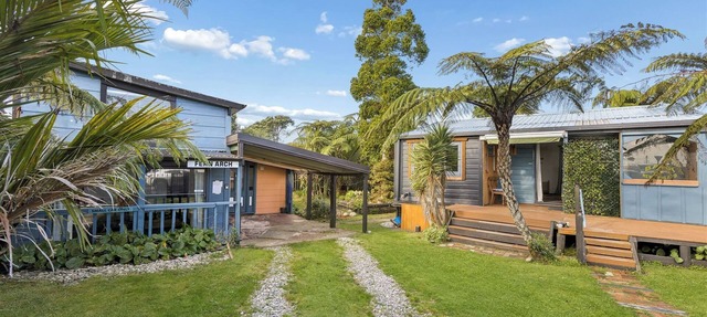 Treetop beach studio on cycle trail. Free fibre. Spring rates.