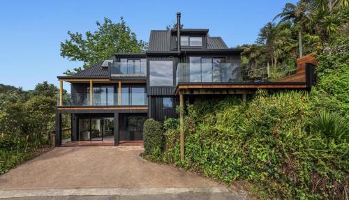 Treetop Hideaway - Ohope Holiday home