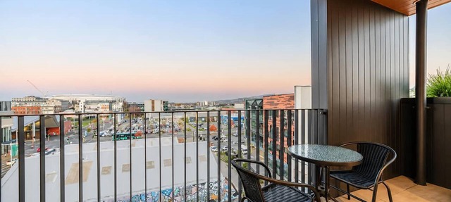 Tuam Stay | 1BR | Balcony + City View