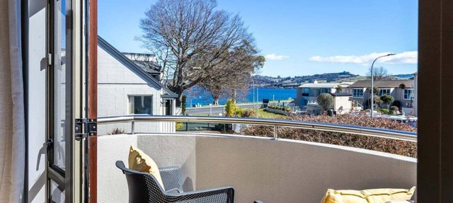 Tui Apartment 9 - Taupo *central with heated pool + lake views