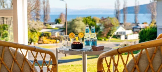 Tui Shack - cosy with lake views