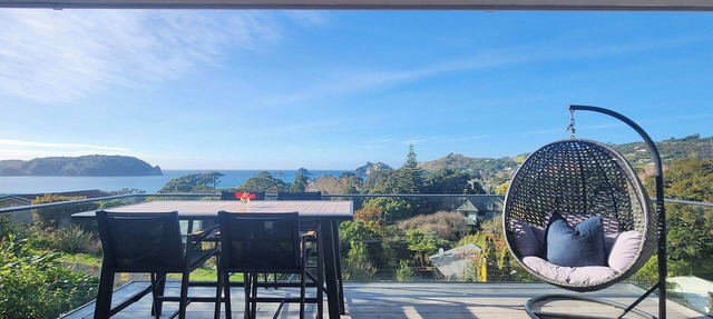 Tutaritari Treasure - beautiful views and close to the beach, shops and pub