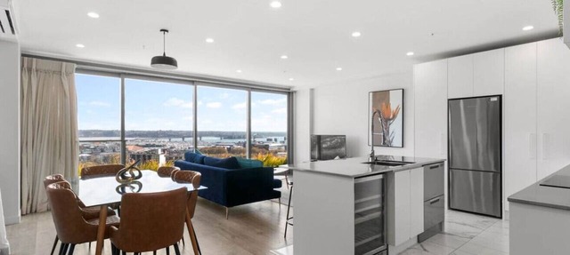 Union Green Apt w Stunning Views & Free Parking
