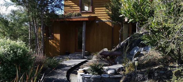 Unique eco home; treehouse retreat.