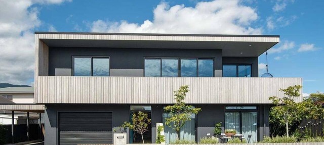 Urban Art House - Modern City Retreat with Spa Pool
