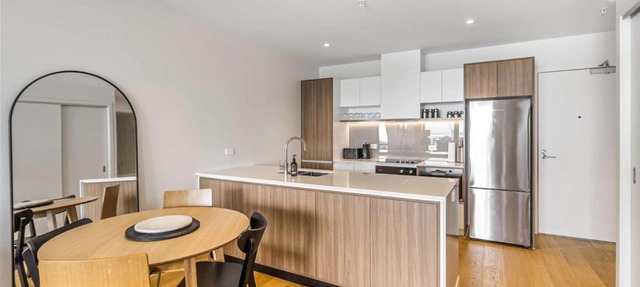 Urban Retreat 2 Bd Apt WiFi AC Parking