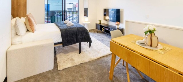 Urban Retreat at 8 Wilmer: Upper Level Studio Gem
