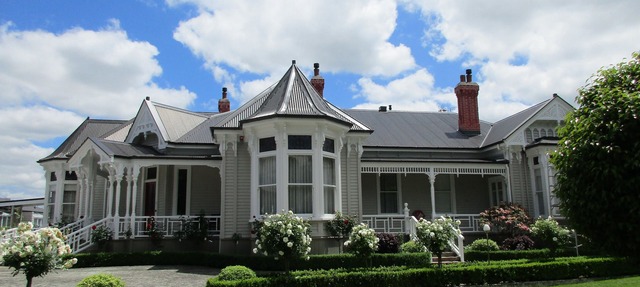 Valmai House & Motel