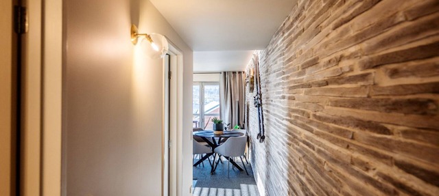 Villa Alpina: lakefront apartment with private garage, views and free bikes