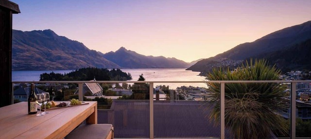 Villa Habeke | Lake Views, Gas Fire, A/C, BBQ