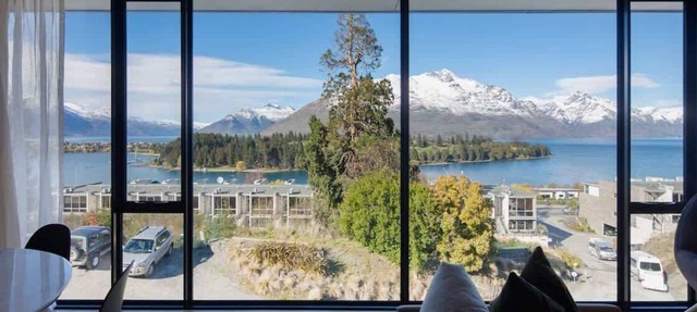 Villa Pukaki | Gas Fire, Free Parking, Lake Views