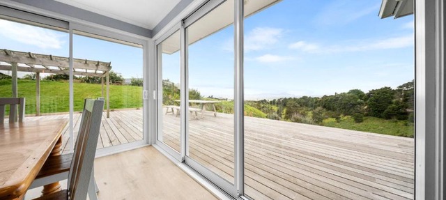 Waipu Hilltop Escape - Waipu Cove Holiday Home