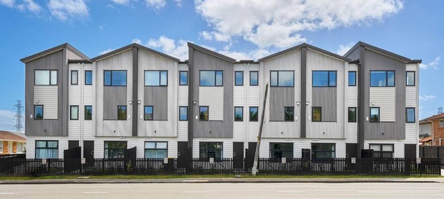 Waipuna Living | 3-Bed Townhouse | Spacious Home