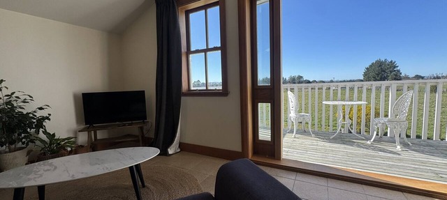 Wairarapa Rural Retreat, 5 minutes from town.