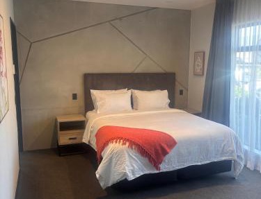 Walk to Stadium, large 1bed & Parking