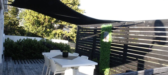 Walk to the hot pools, 3 minutes to the beach and pet friendly