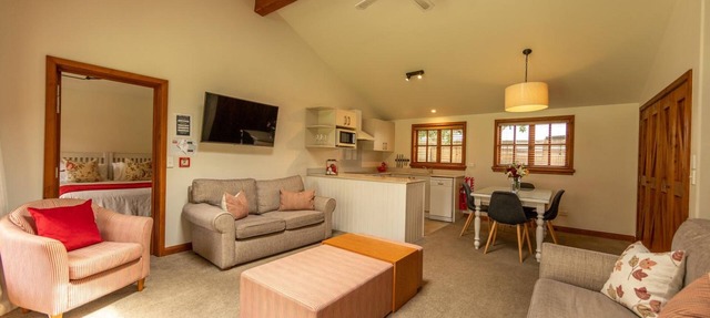 Wanaka Homestead Lodge & Cottages