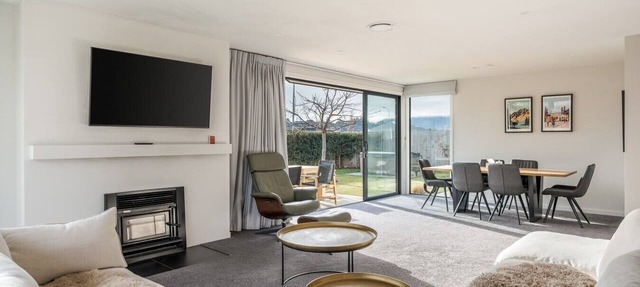 Warm & Cosy | Pool Table | Idyllic Location At Lake Hawea