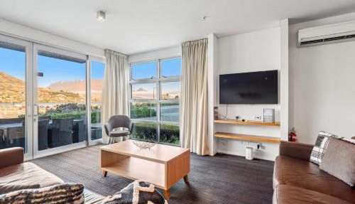 Waterfront 3 Bedroom Marina Gem
