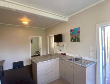 Waterfront, Handy Location, Affordable, Unit 7 - KK41647
