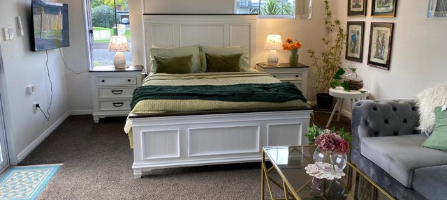 Wattle Downs Palm Beach Studio
