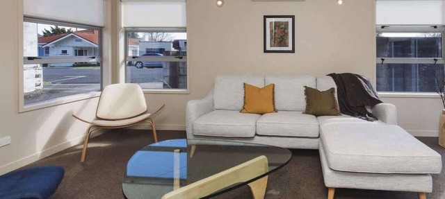 Welcome to a unique townhouse close to city centre and Pukekura Park