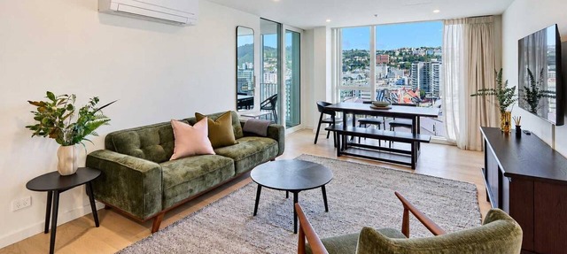 Wellington CBD 3BR with Pool, Gym & Views