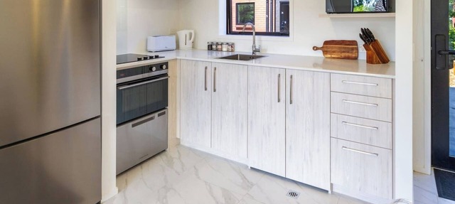 West Auckland Retreat | 2BR Sleeps 4