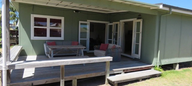 Whanga magic one block from beach