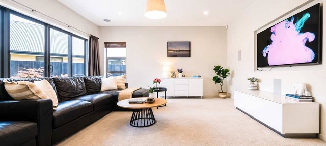 Wigram Modern Family Home | 5BR | Patio & Parking
