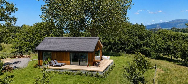 Wildberry Cottage - Modern Country Escape