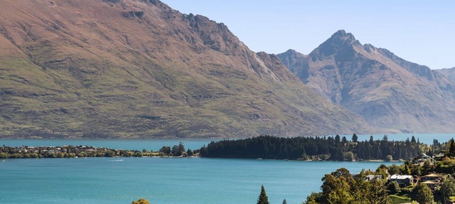 Woods Villa Weka | Lake and Mountain Views