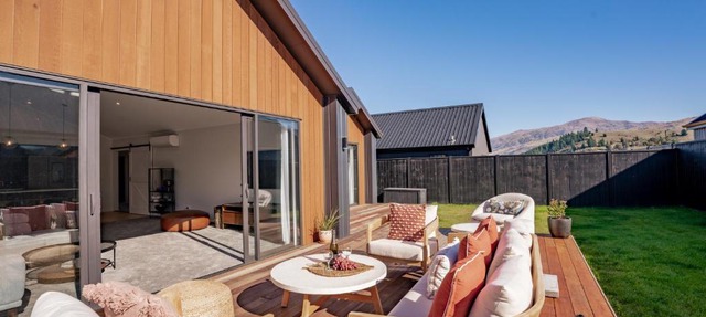 Wooing Retreat - Cromwell Holiday Home