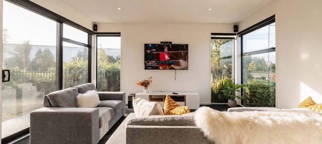 Zenith Escapes | 4BR | Hot Tub + Games + Parking