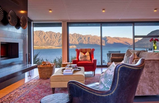 11 Aspen Grove by MajorDomo - Luxury Lake View Villa