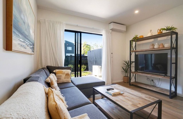 12/47A Huntington Drive