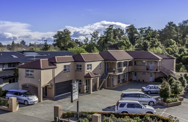 166 Majestic Court Motel