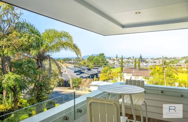 29 Commodore Parry, Castor Bay