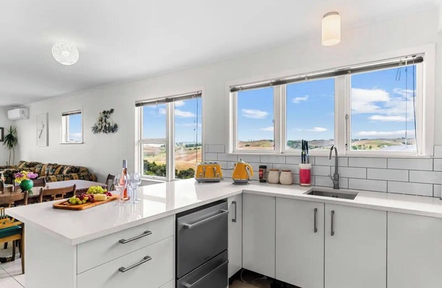 A symphony of rural and sea views!