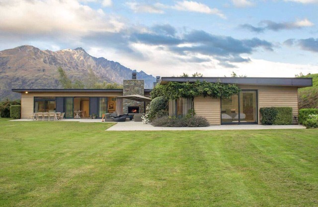 Alpine Retreat by MajorDomo - Spacious Hideaway