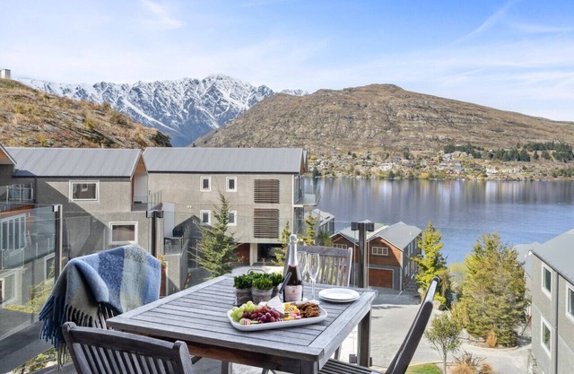 Alpine Serenity | Stunning lake and mountain views