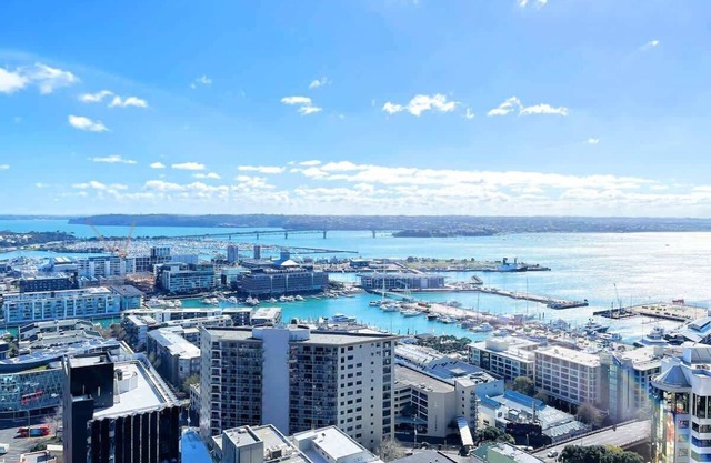 Amazing Harbour & Sea View 2Bd & 2Bth with Aircon Near Skytower & Britomart