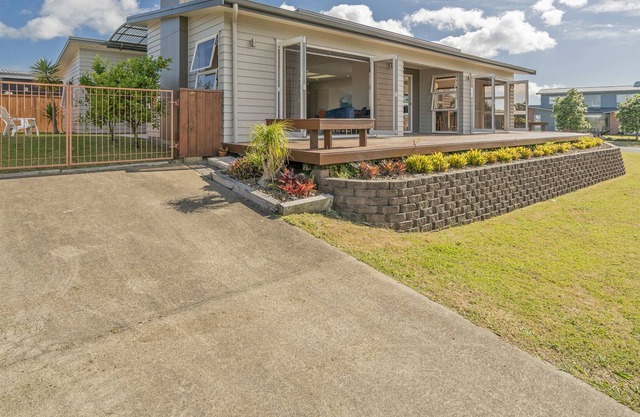 Aquila Views - Whitianga Holiday Home