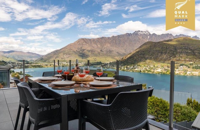 Ataahua Views Entire Home