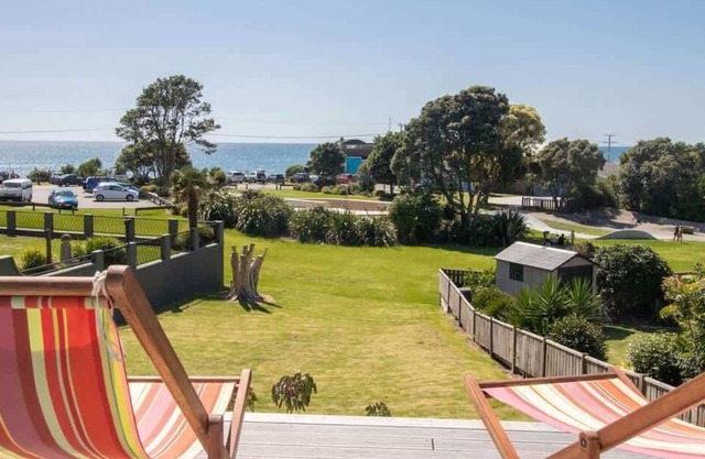 Beachside Aqua Vista Bach Oakura