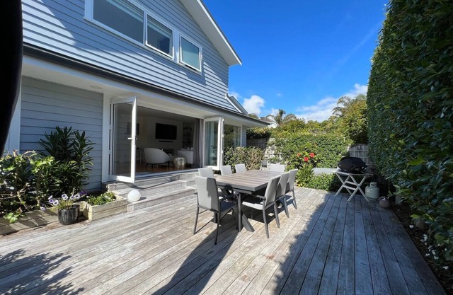Bespoke Stays - Townhouse by the Sea
