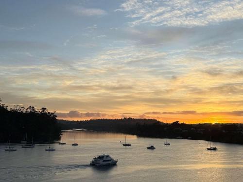 Catalina Bay 2BR w Balcony Views by Zodiak Stays